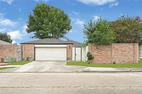 Photo of 8302 Country Wind Lane, Houston, TX 77040 (MLS # 27584041)