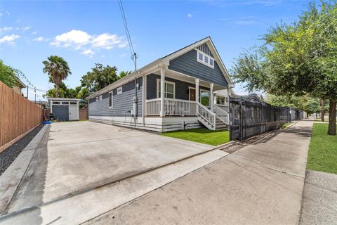 Photo of 1805 Chestnut Street, Houston, TX 77009 (MLS # 31775152) Photo of 1805 Chestnut Street, Houston, TX 77009 (MLS # 31775152)