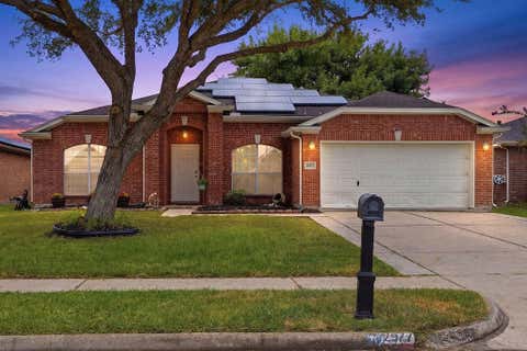 Photo of 2977 Community Drive, Alvin, TX 77511 (MLS # 60816098)