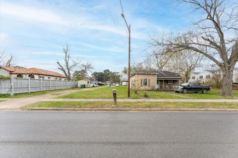 Photo of 6415 Knox Street, Houston, TX 77091 (MLS # 39747662)