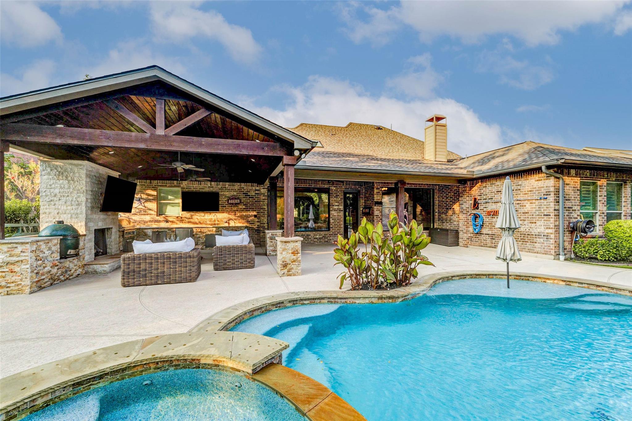 5323 Lake Hill Farm Way