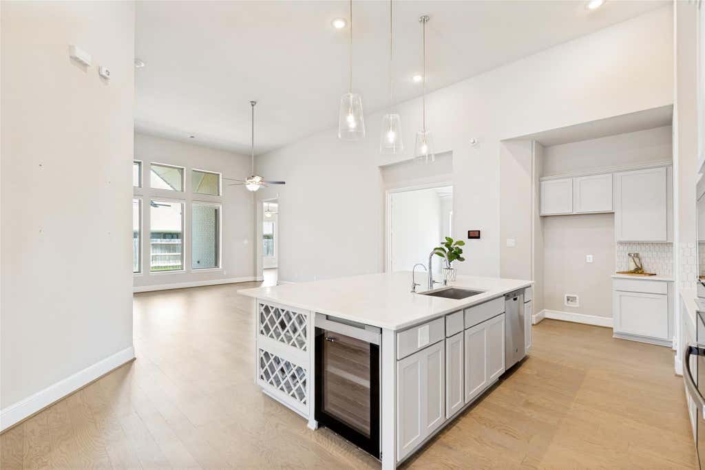 Photo of 2723 Lakeside Shore Drive, League City, TX 77573 (MLS # 44896808)