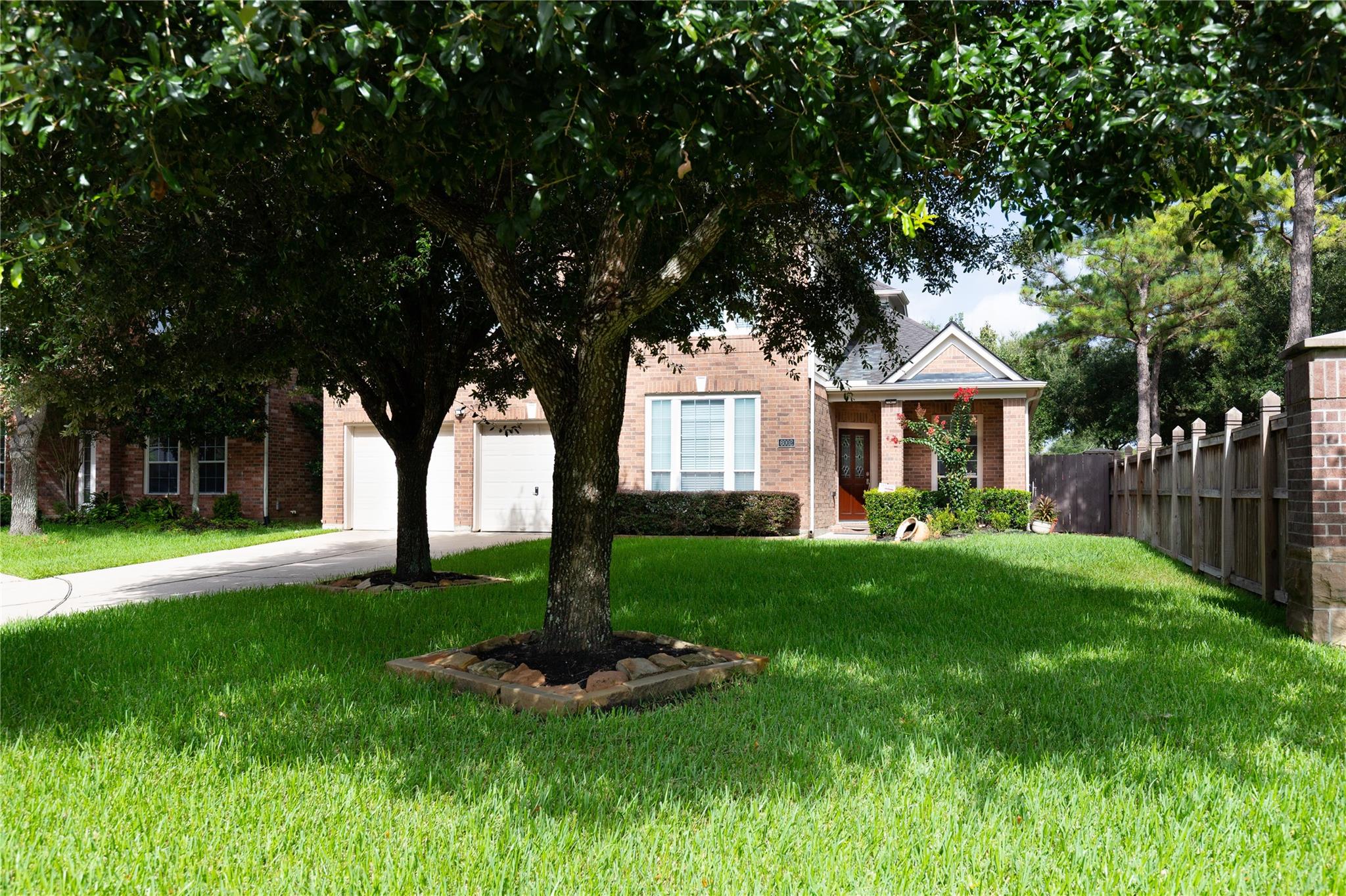 6002 Lakebluff