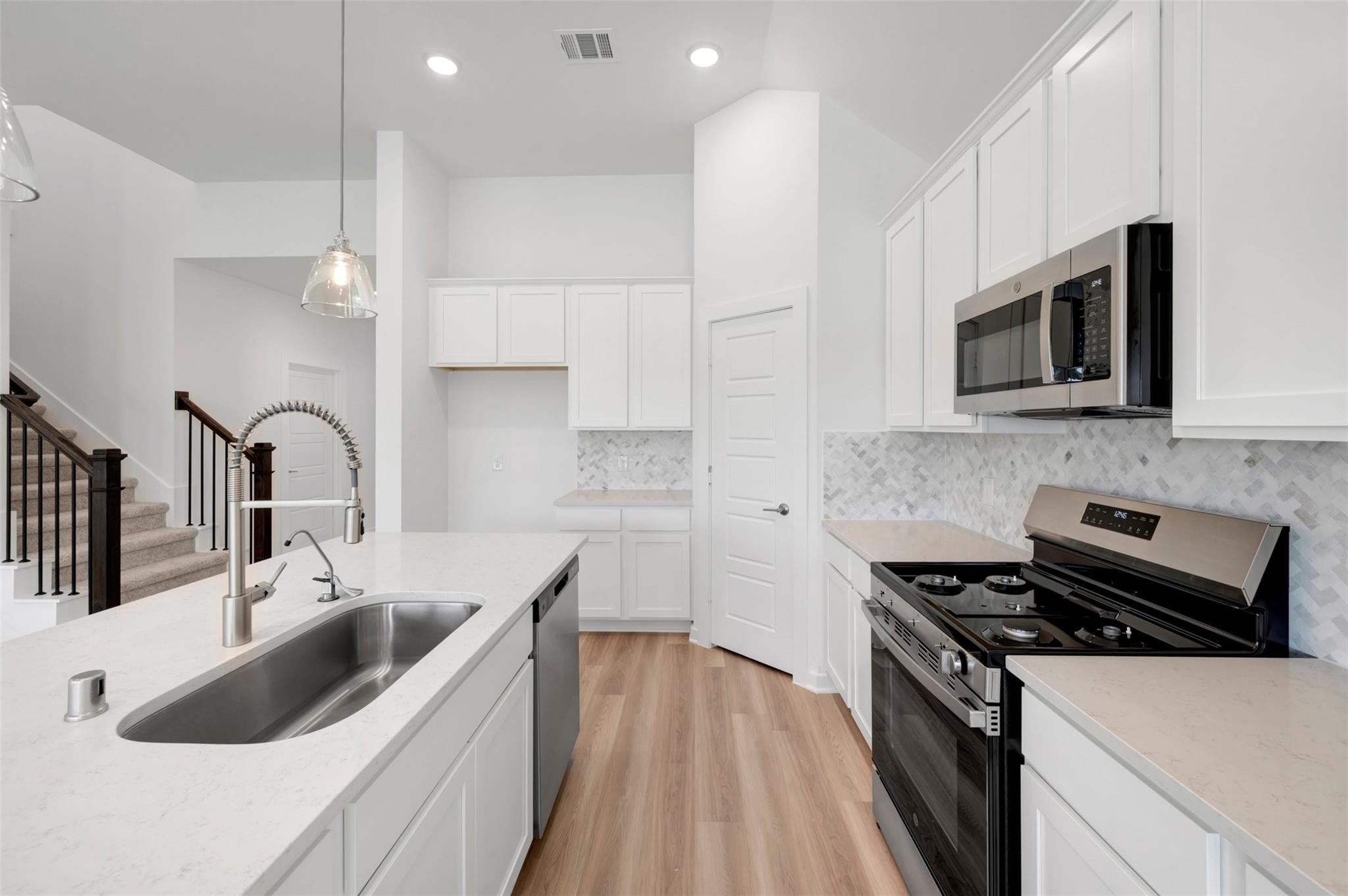 5711 Sunland Trail