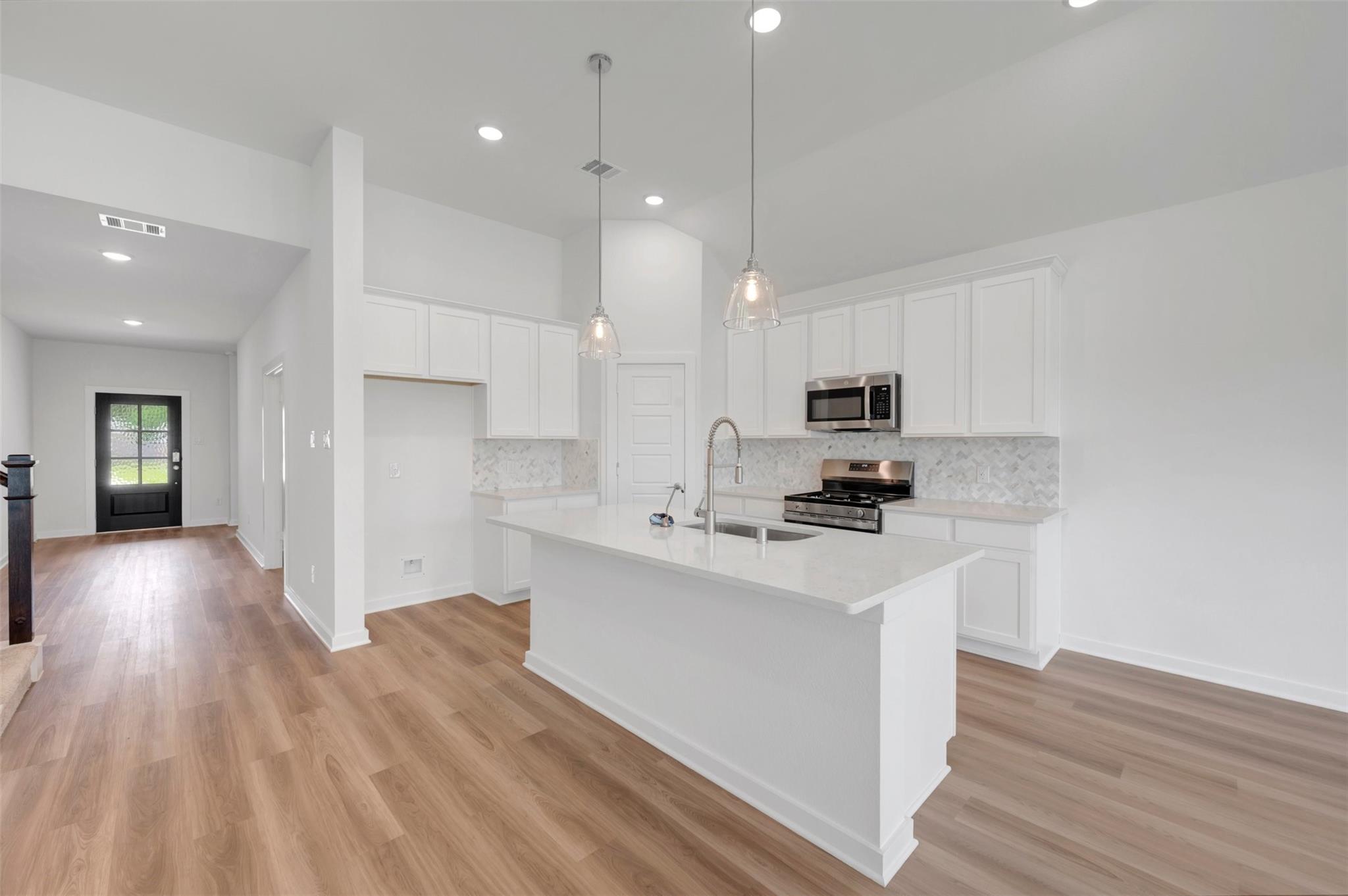 5711 Sunland Trail