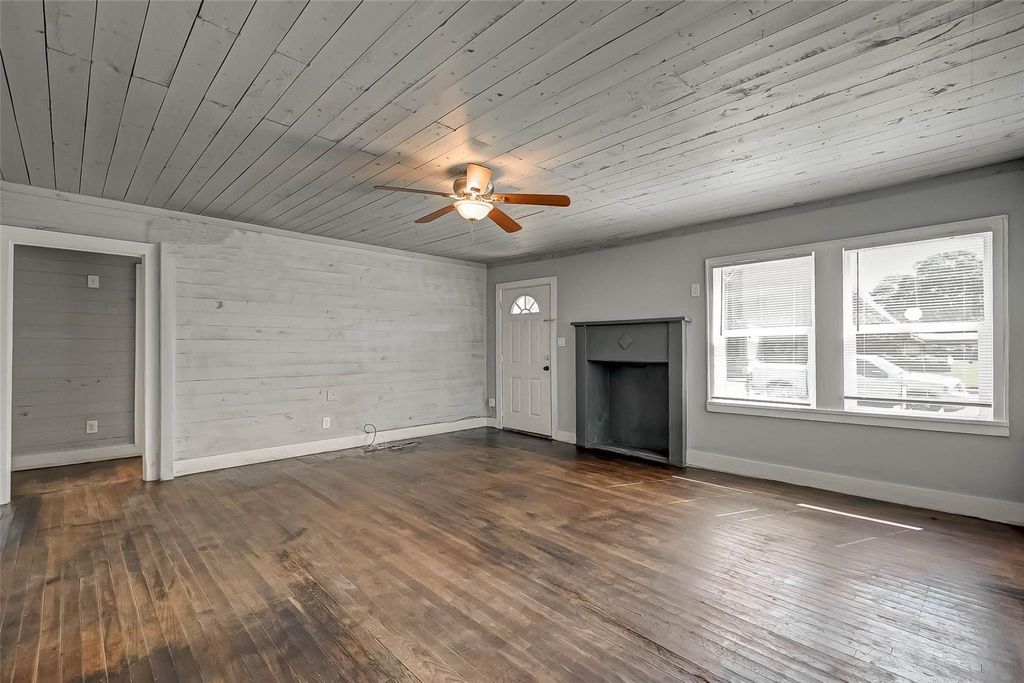 Photo of 1018 W Sealy Street, Alvin, TX 77511 (MLS # 24153594)