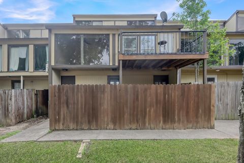 Photo of 18 Lakeway St St #18, Panorama Village, TX 77304 (MLS # 93582203)