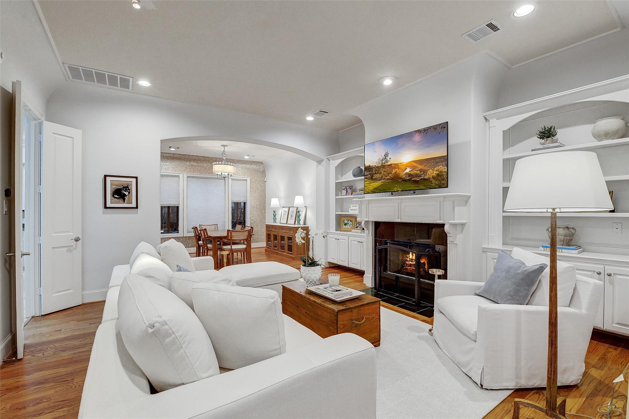 2121 Potomac Drive B