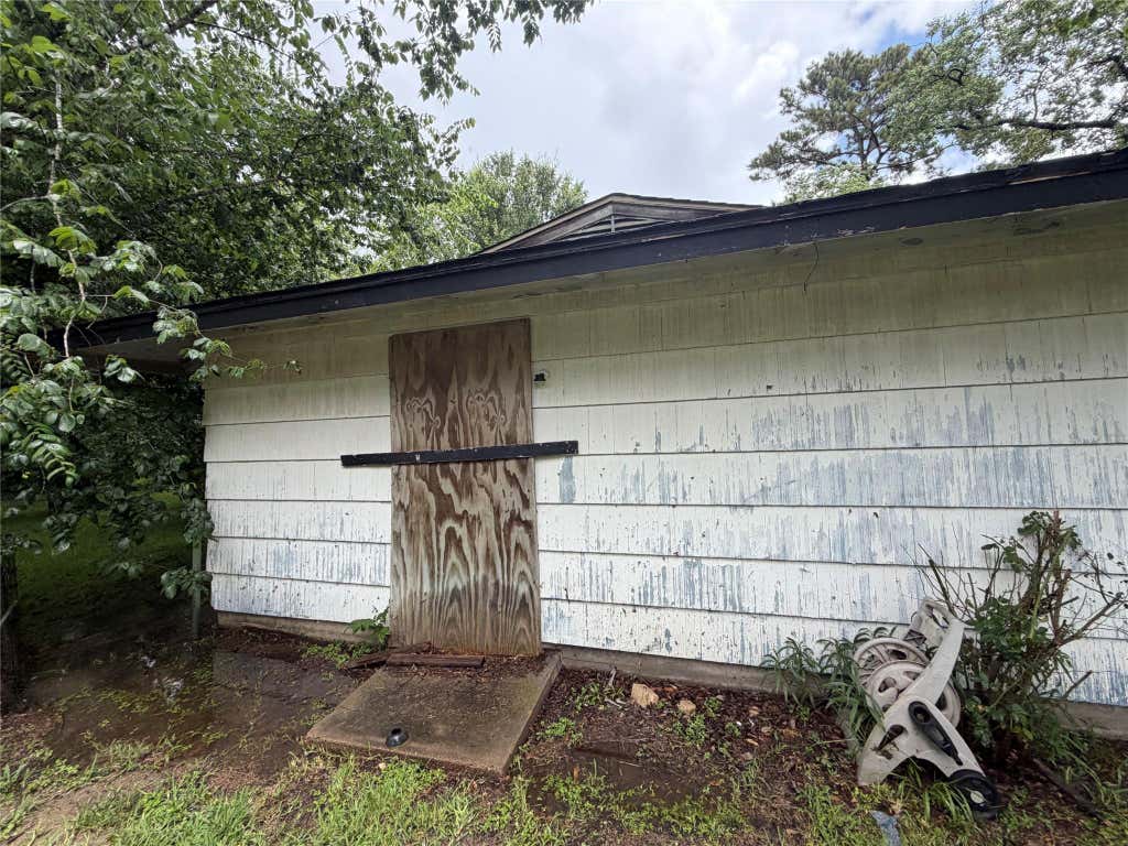 Photo of 5935 Glenhurst Drive, Houston, TX 77033 (MLS # 82592439)