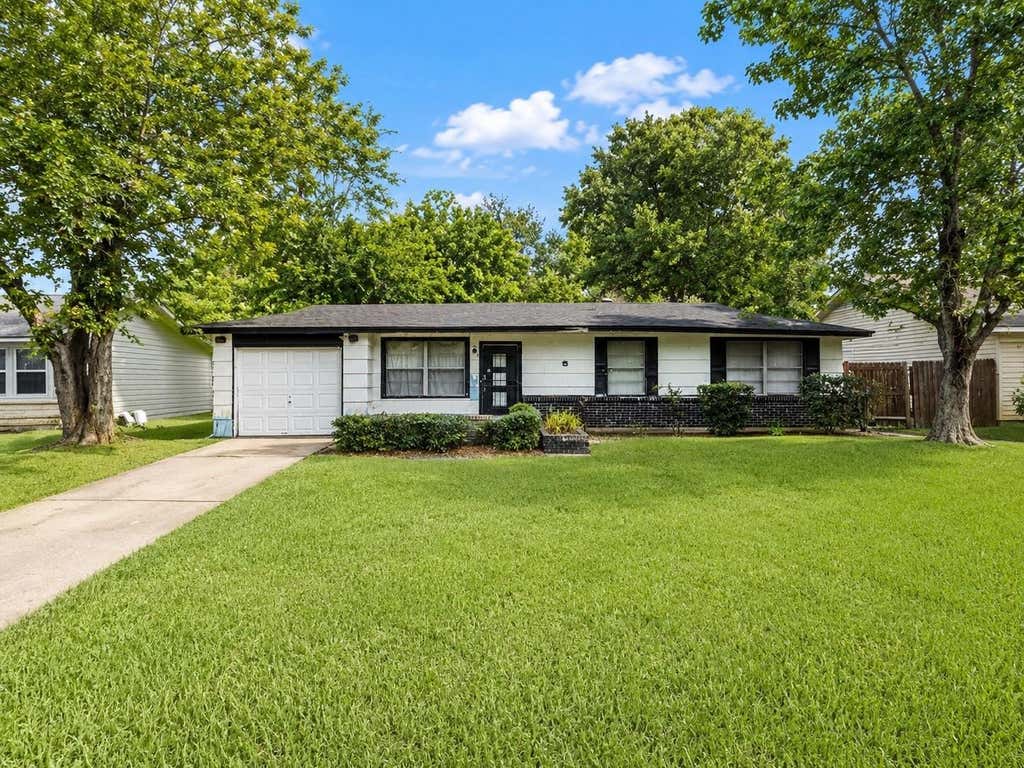 Photo of 5935 Glenhurst Drive, Houston, TX 77033 (MLS # 82592439)