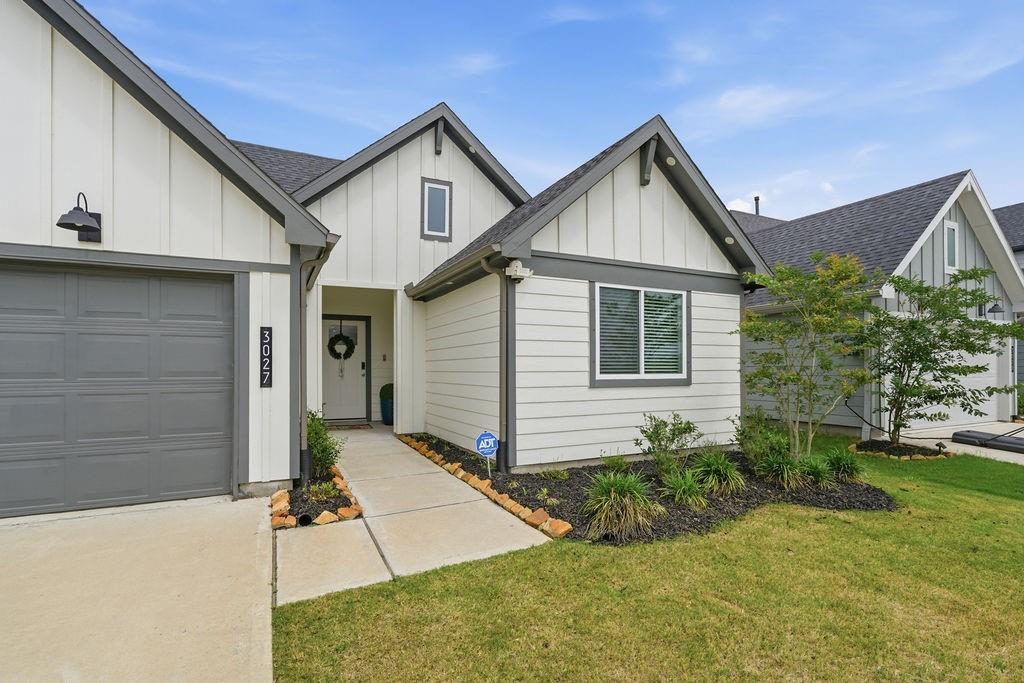 3027 Magnolia Pass Lane