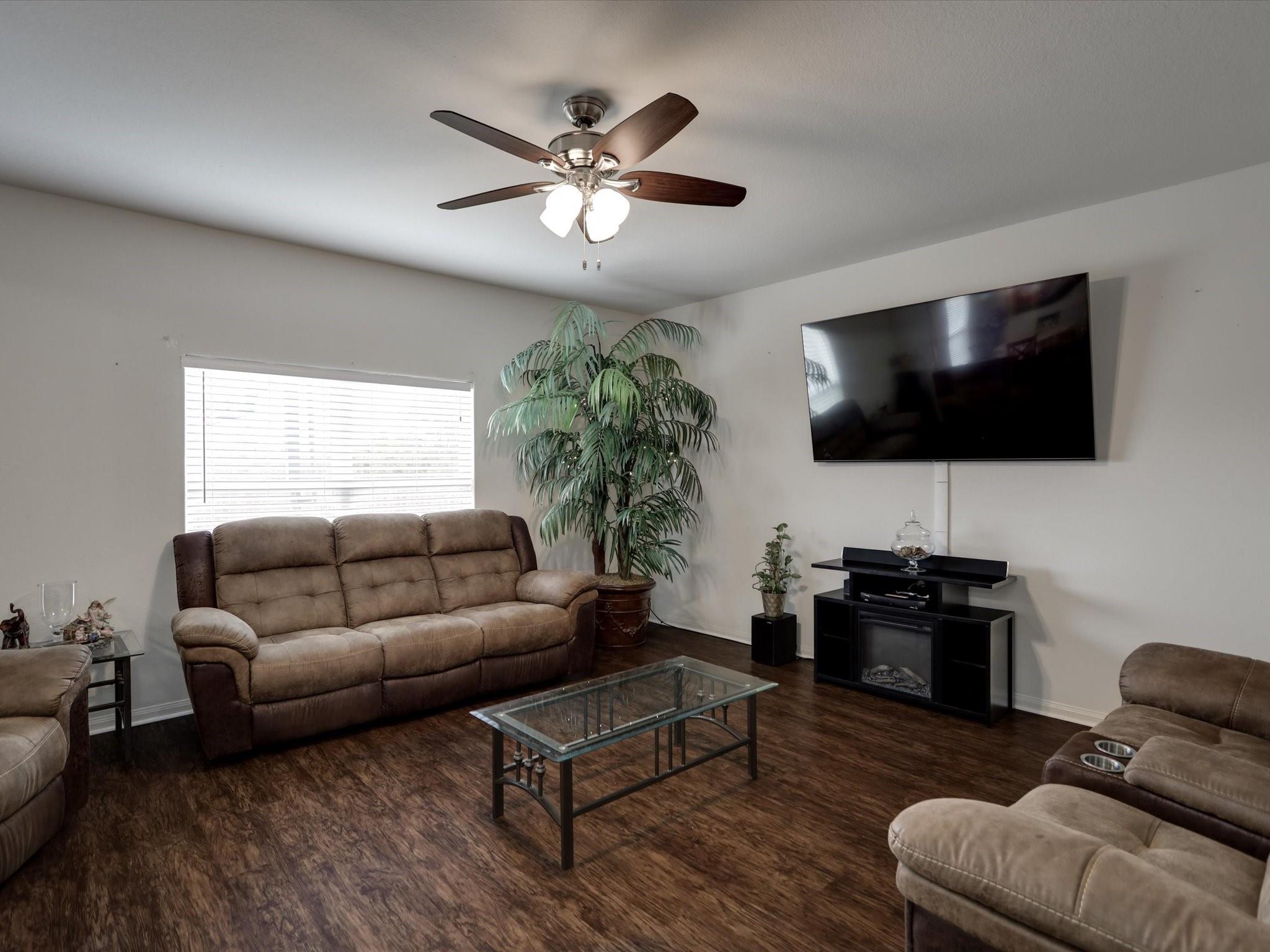 952 Lake View Circle W