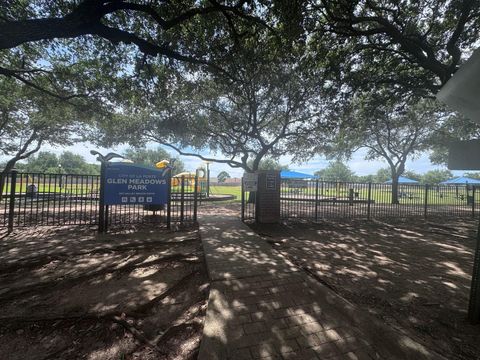 Photo of 501 Valley Brook Drive, La Porte, TX 77571 (MLS # 27267814)