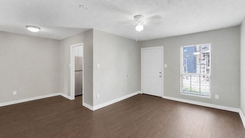 Photo of 122 E Crosstimbers Street #117, Houston, TX 77022 (MLS # 79800408)