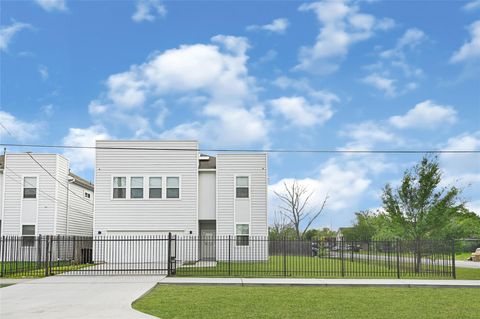 Tiny photo for 9431 Jutland Road, Houston, TX 77033 (MLS # 73576544)