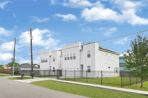 Tiny photo for 9431 Jutland Road, Houston, TX 77033 (MLS # 73576544)