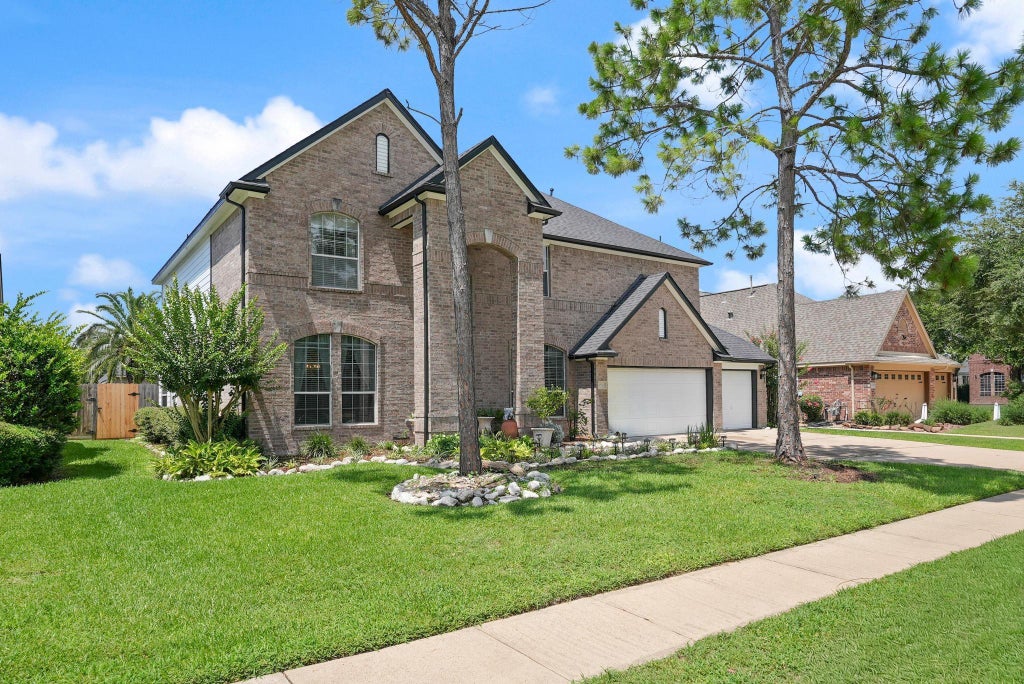 Photo of 10003 Brookshore Ln LN, Pearland, TX 77584 (MLS # 10821717)