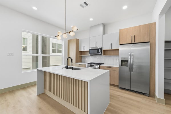 2953 DELAFIELD ST, HOUSTON, TX 77023 - Image fbbb9f08f3aed4b876a405a1c7f8e57a/1216622716