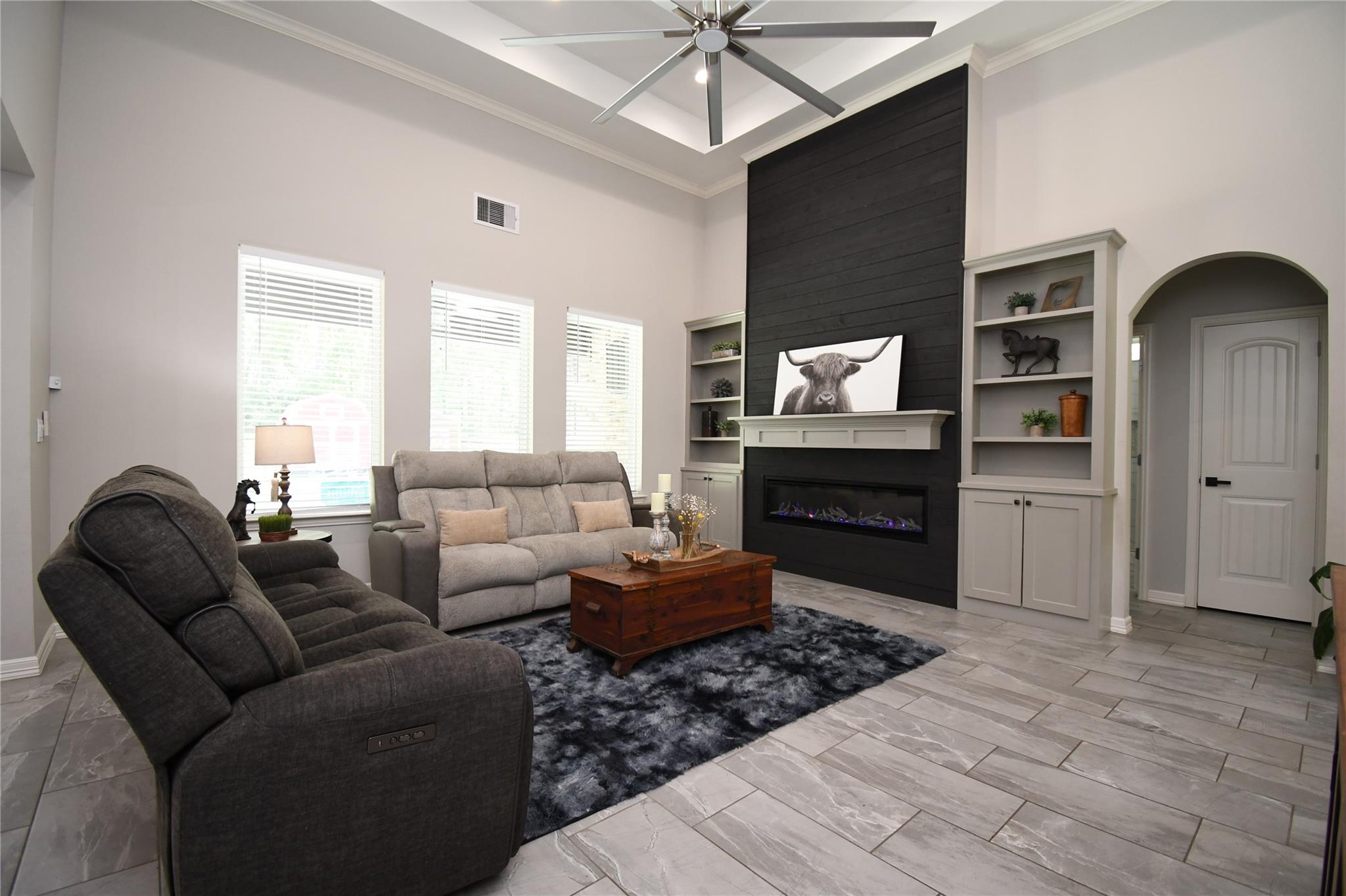 2406 Hummingbird Street