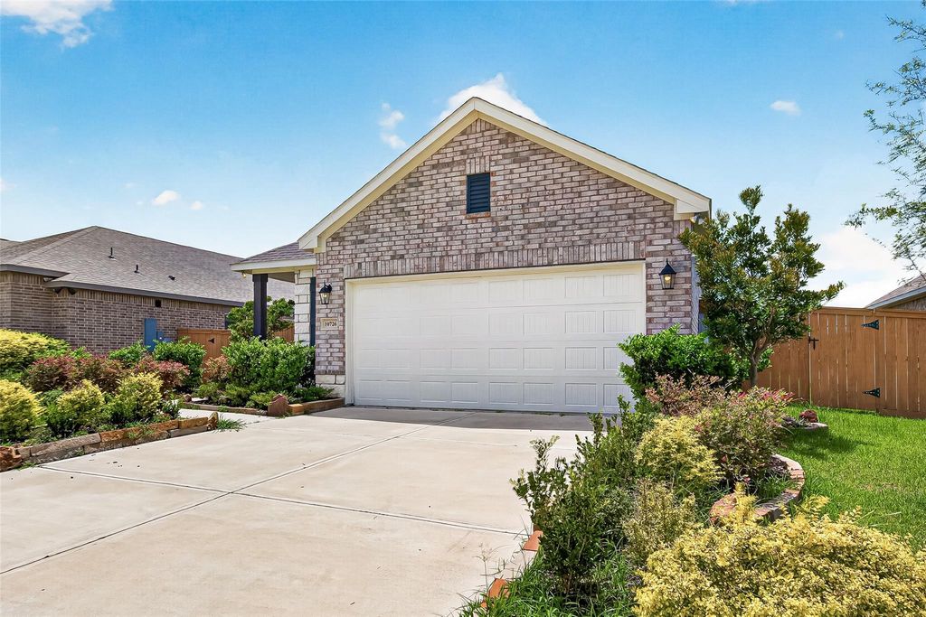 Photo of 10726 Sky Creek Lane, Beasley, TX 77417 (MLS # 20267363)