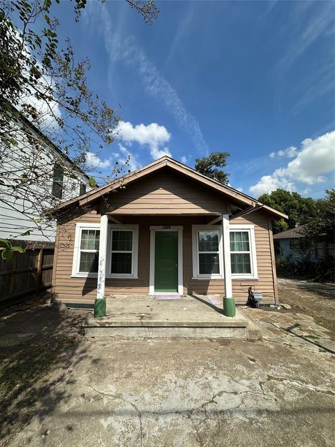 Photo of 1125 E 27th Street, Houston, TX 77009 (MLS # 12167807) Photo of 1125 E 27th Street, Houston, TX 77009 (MLS # 12167807)