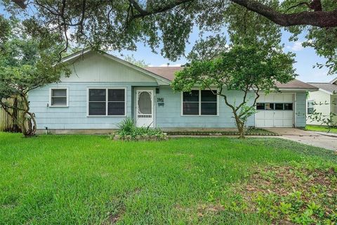 Photo of 3001 Rust Avenue, Texas City, TX 77590 (MLS # 54690069)