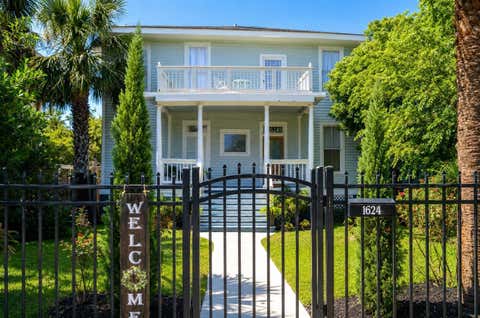 Photo of 1624 Avenue K Avenue, Galveston, TX 77550 (MLS # 68719341)