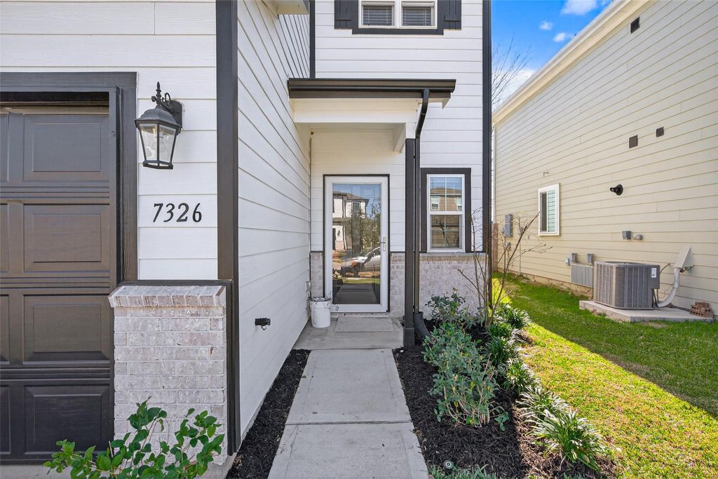 Photo of 7326 Madison Commons Lane, Houston, TX 77075 (MLS # 78124751)