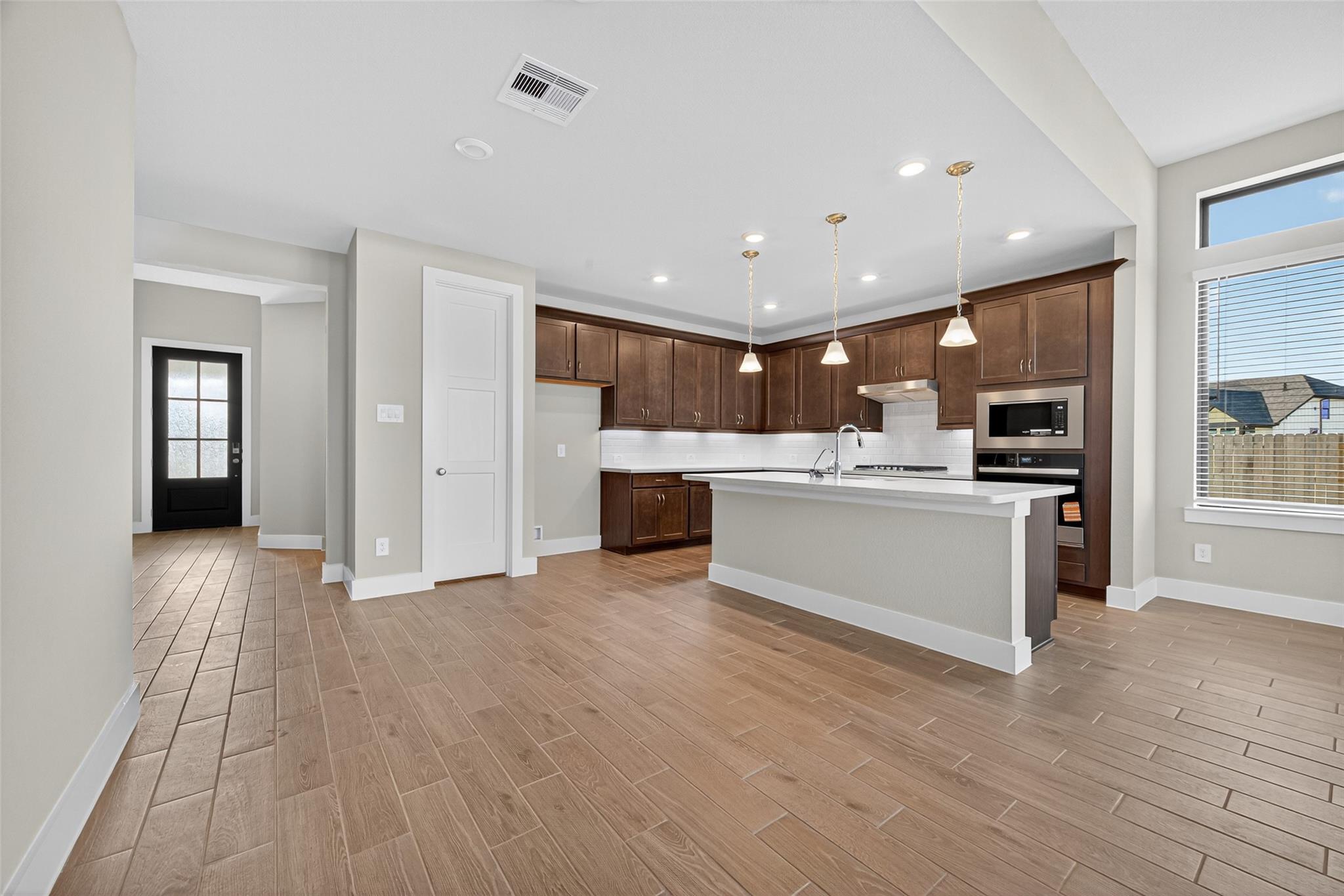 24110 Blooming Daisy Circle