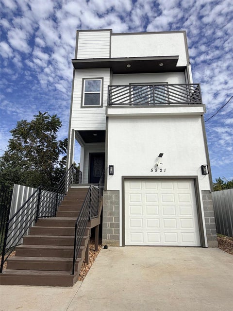 Photo of 5821 Collingsworth Street, Houston, TX 77026 (MLS # 77866268)