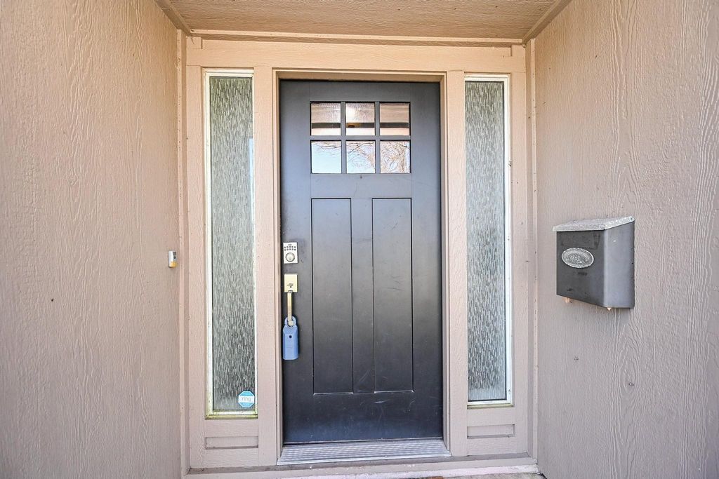 Photo of 6555 Grovewood Lane, Houston, TX 77008 (MLS # 70869362)