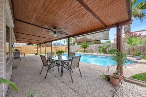 Photo of 109 Country Lane, League City, TX 77573 (MLS # 43552178)