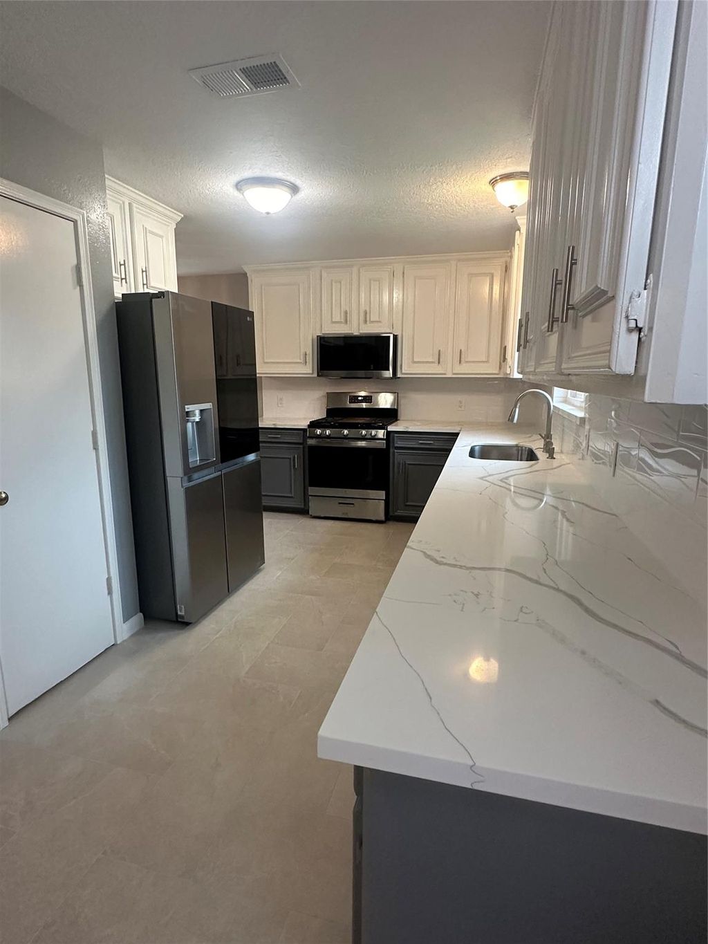 Photo of 501 Cindyrella Drive, Highlands, TX 77562 (MLS # 58609246)