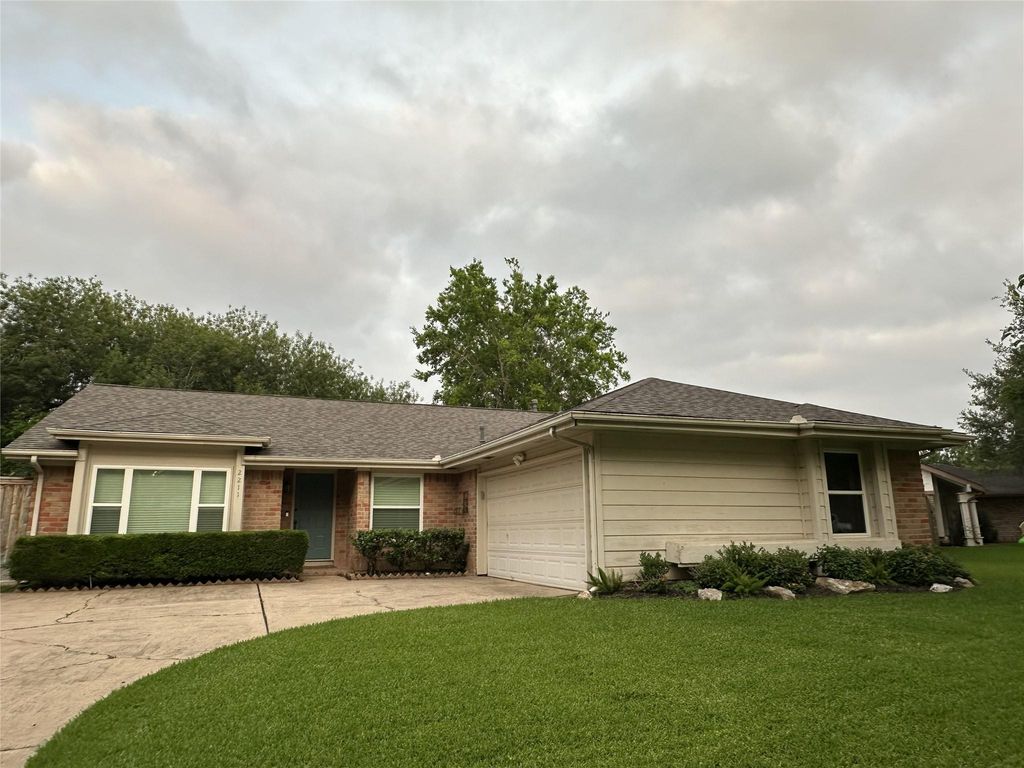 Photo of 2211 Brook View Lane, Sugar Land, TX 77479 (MLS # 61677069)