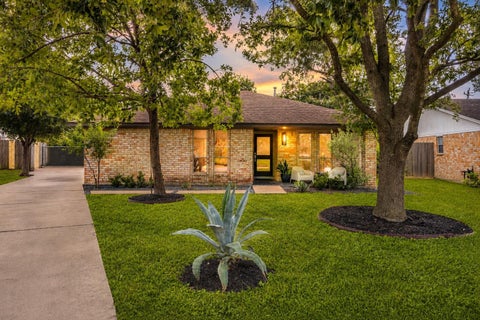 Homes For Sale - 5702 Hoover Street<br/> Houston, TX 77092