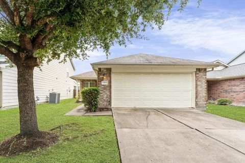Photo of 12831 Regal Oaks Bend Lane, Houston, TX 77047 (MLS # 14627423)