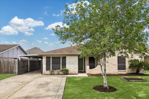 Photo of 13510 Greenbriar Drive, Sugar Land, TX 77498 (MLS # 33001348)