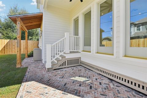 Tiny photo for 1119 E 7th 1/2 Street, Houston, TX 77009 (MLS # 65855810)