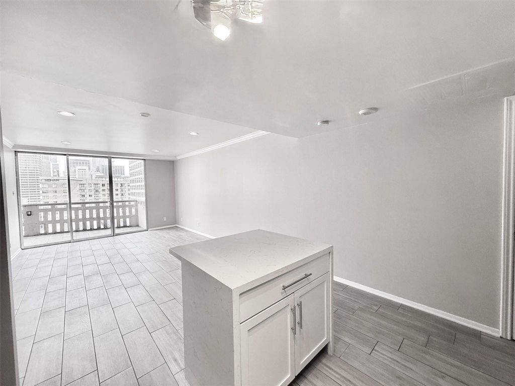 Photo of 2016 Main Street #915, Houston, TX 77002 (MLS # 77854865)