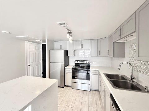 Photo of 2016 Main Street #915, Houston, TX 77002 (MLS # 77854865)