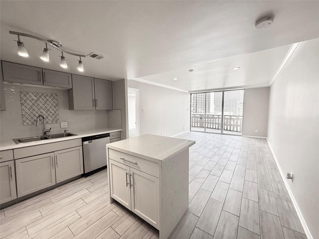 Photo of 2016 Main Street #915, Houston, TX 77002 (MLS # 77854865)