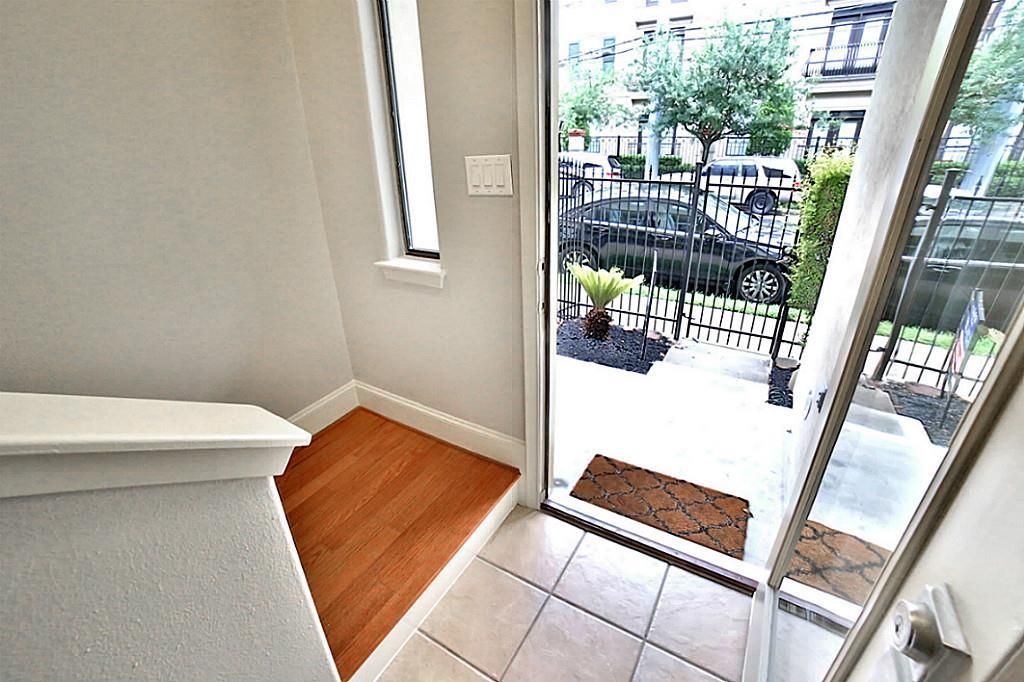 Photo of 407 Jackson Hill Street, Houston, TX 77007 (MLS # 68831042)