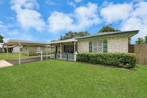 Photo of 3209 Hays Street, Pasadena, TX 77503 (MLS # 61517305)