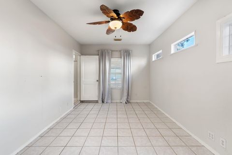 Tiny photo for 1811 W 14th 1/2 Street, Houston, TX 77008 (MLS # 20052814)