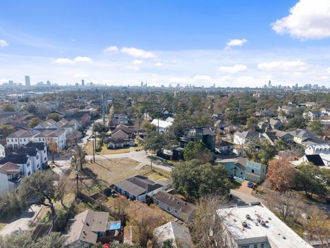 Tiny photo for 1811 W 14th 1/2 Street, Houston, TX 77008 (MLS # 20052814)