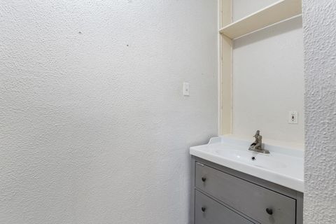 Tiny photo for 1811 W 14th 1/2 Street, Houston, TX 77008 (MLS # 20052814)