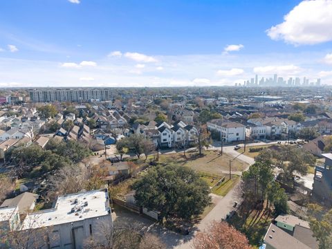 Tiny photo for 1811 W 14th 1/2 Street, Houston, TX 77008 (MLS # 20052814)