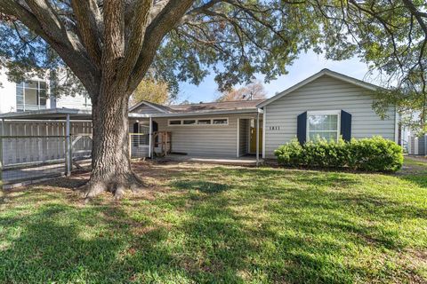 Tiny photo for 1811 W 14th 1/2 Street, Houston, TX 77008 (MLS # 20052814)