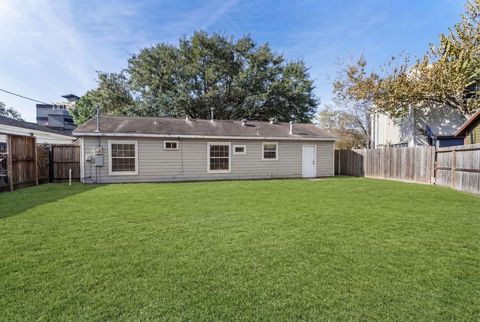 Tiny photo for 1811 W 14th 1/2 Street, Houston, TX 77008 (MLS # 20052814)
