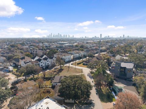 Tiny photo for 1811 W 14th 1/2 Street, Houston, TX 77008 (MLS # 20052814)